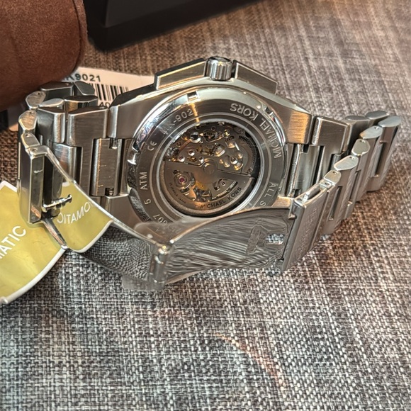 New in box Michael Kors “MK9021” - Picture 8 of 8